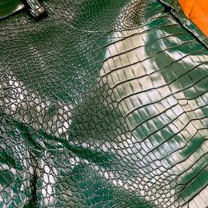 Princess Polly harmonious green pants size 6 US brand new with tags, never worn.